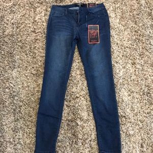 Brand new never worn skinny jeans